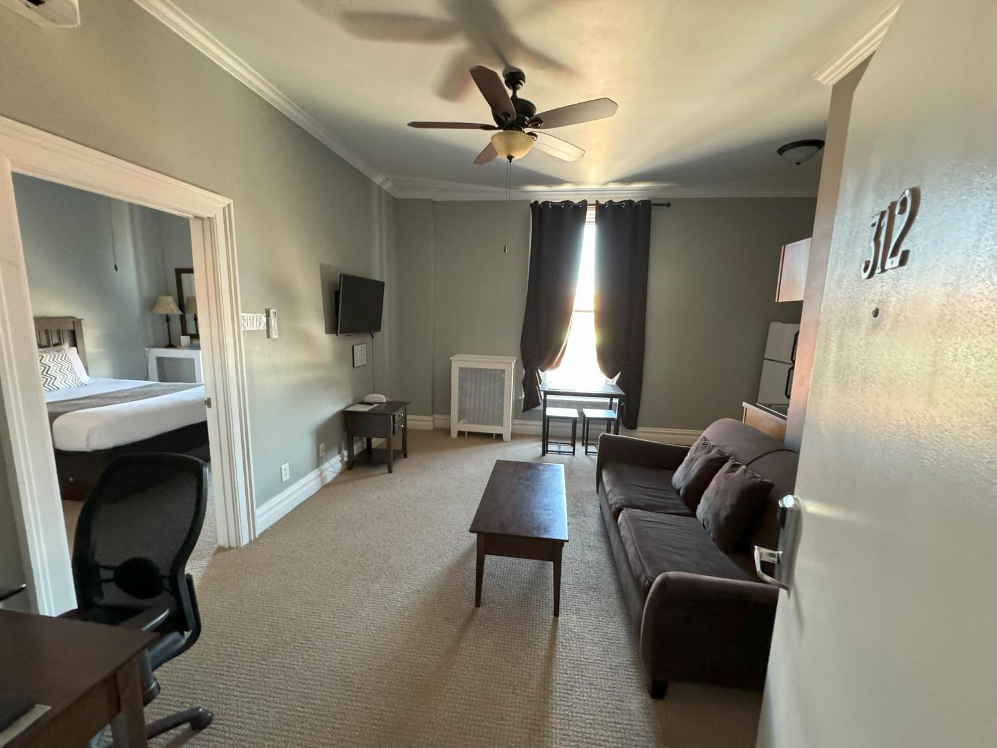 The Continental Hotel Centerville Room photo