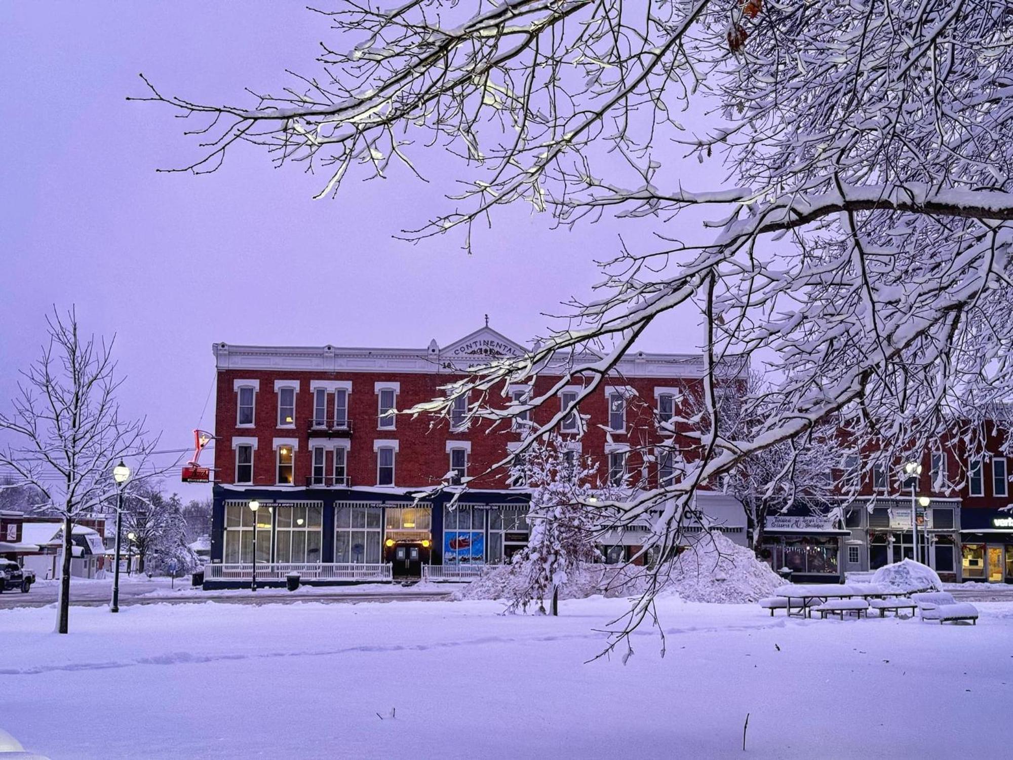 The Continental Hotel Centerville Exterior photo