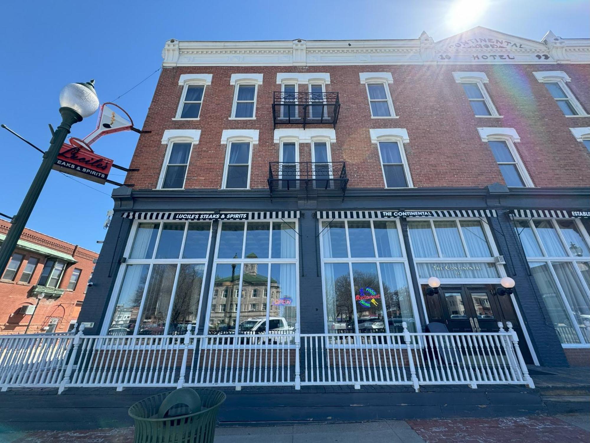 The Continental Hotel Centerville Exterior photo